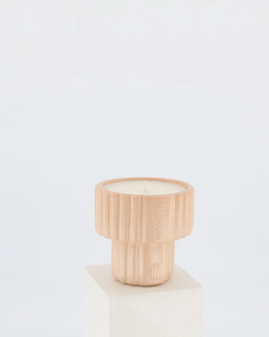 PodiumSMALL-NudeSIMONE-steleplongee